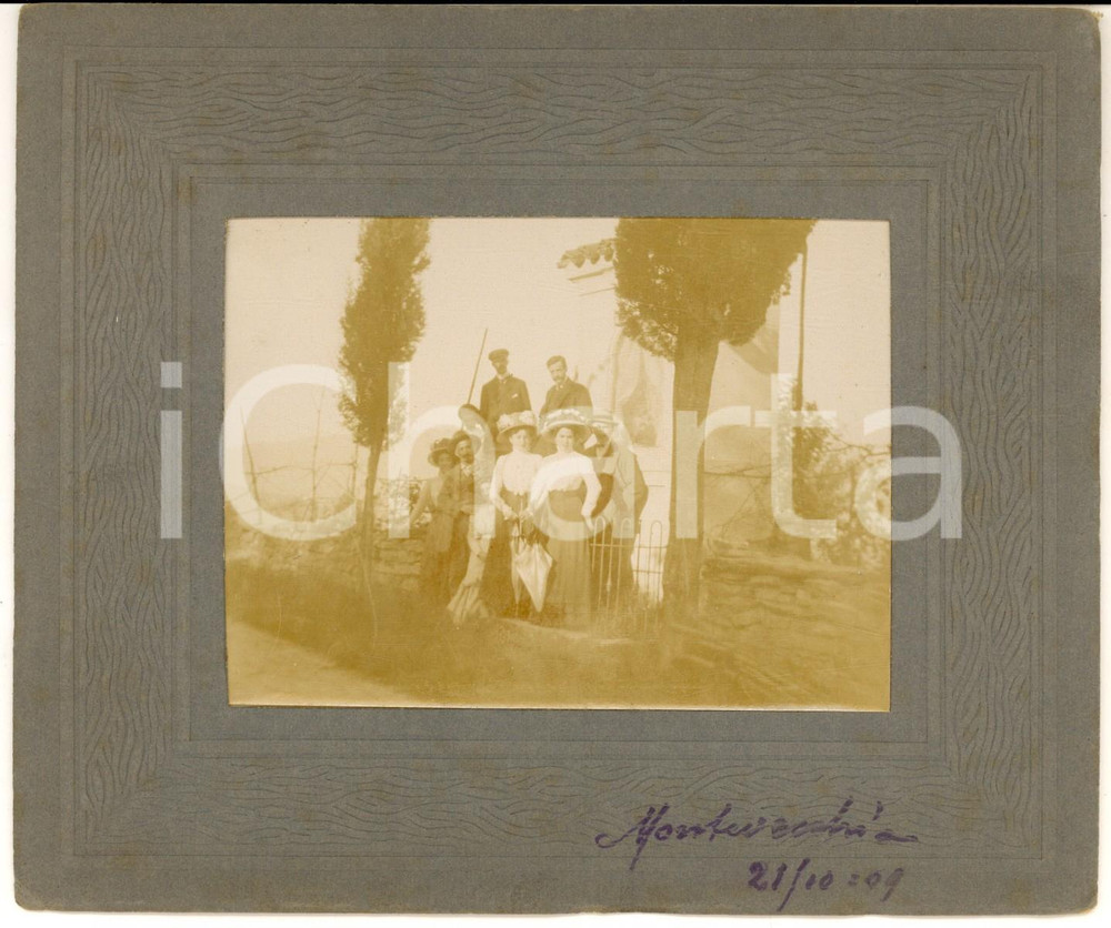 1909 MONTEVECCHIA Ritratto di famiglia in campagna - Fotografia VINTAGE 18x15 cm