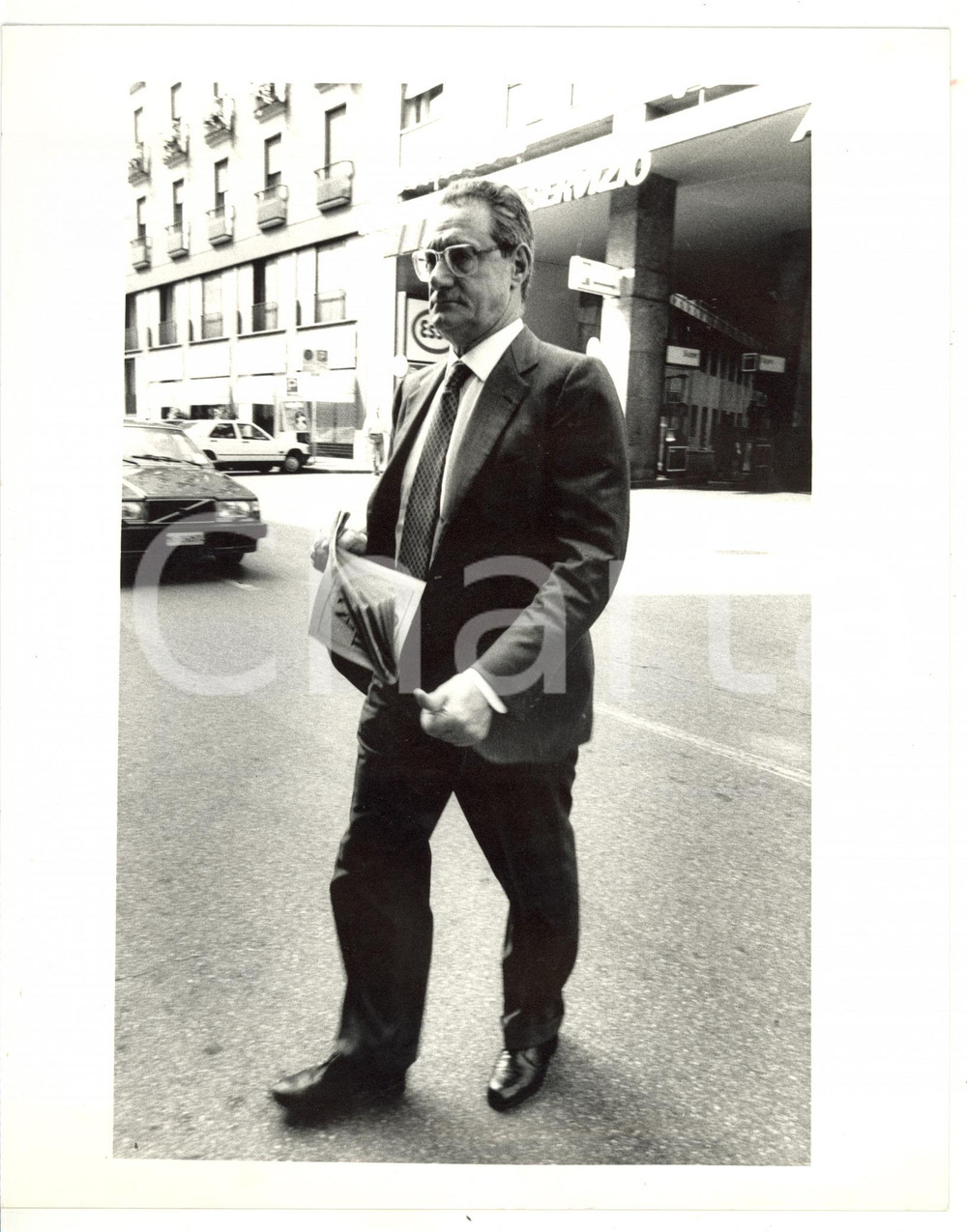 1988 MILANO Cesare ROMITI attraversa via Pantano *Foto 20x25 cm