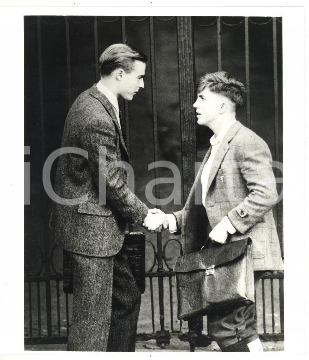 1989 CINEMA - REUNION Samuel WEST stringe la mano a Christien ANHOLT *Foto 20x23