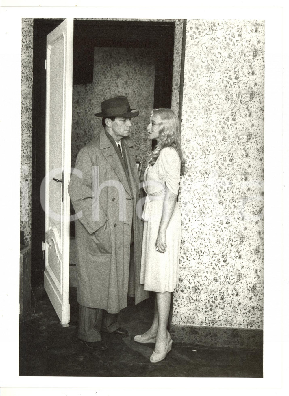 1984 RAI CINEMA - NOTTI E NEBBIE Umberto ORSINI sul set con Eleonora GIORGI