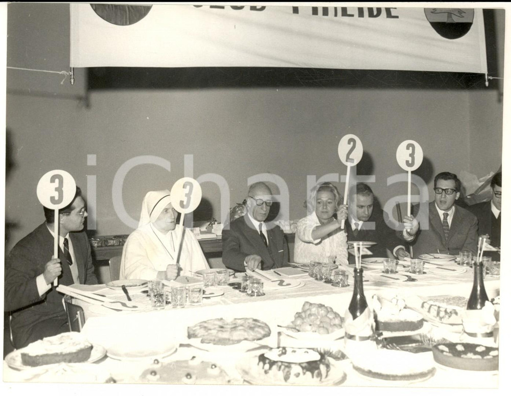 1969 MILANO Club PINEIDE - Concorso di cucina - La giuria - Foto 18x13 cm