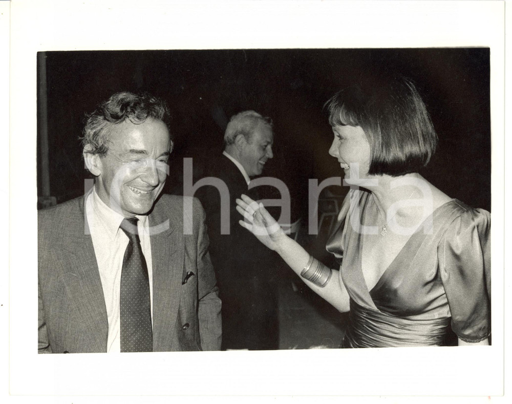 1987 VENEZIA Mostra del Cinema - Sabine AZEMA scherza con il regista Louis MALLE