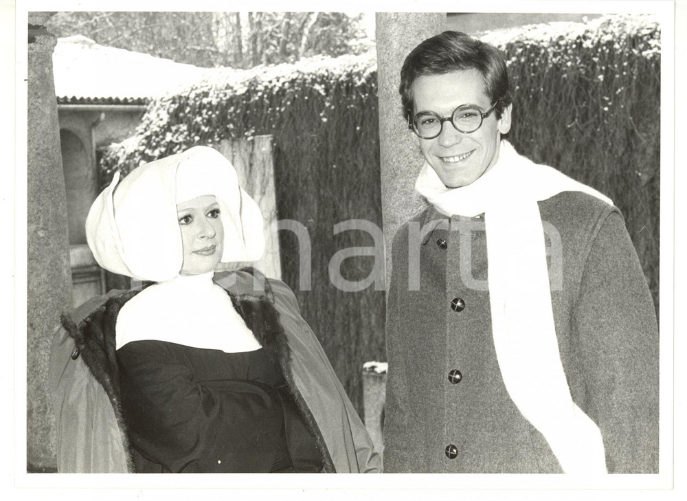 1985 ca RAI Loretta GOGGI vestita da suora con Alessandro CECCHI PAONE - Foto