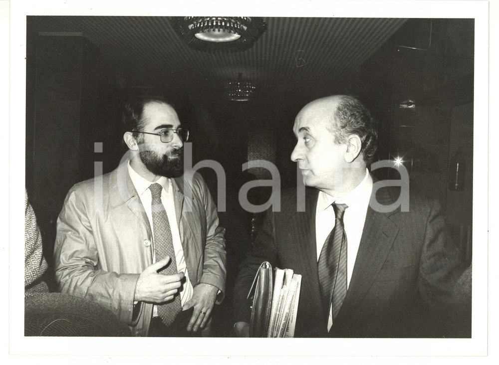 1985 ca MILANO - DC Ciriaco DE MITA discute con Antonio BALLARIN - Foto 24x18 cm