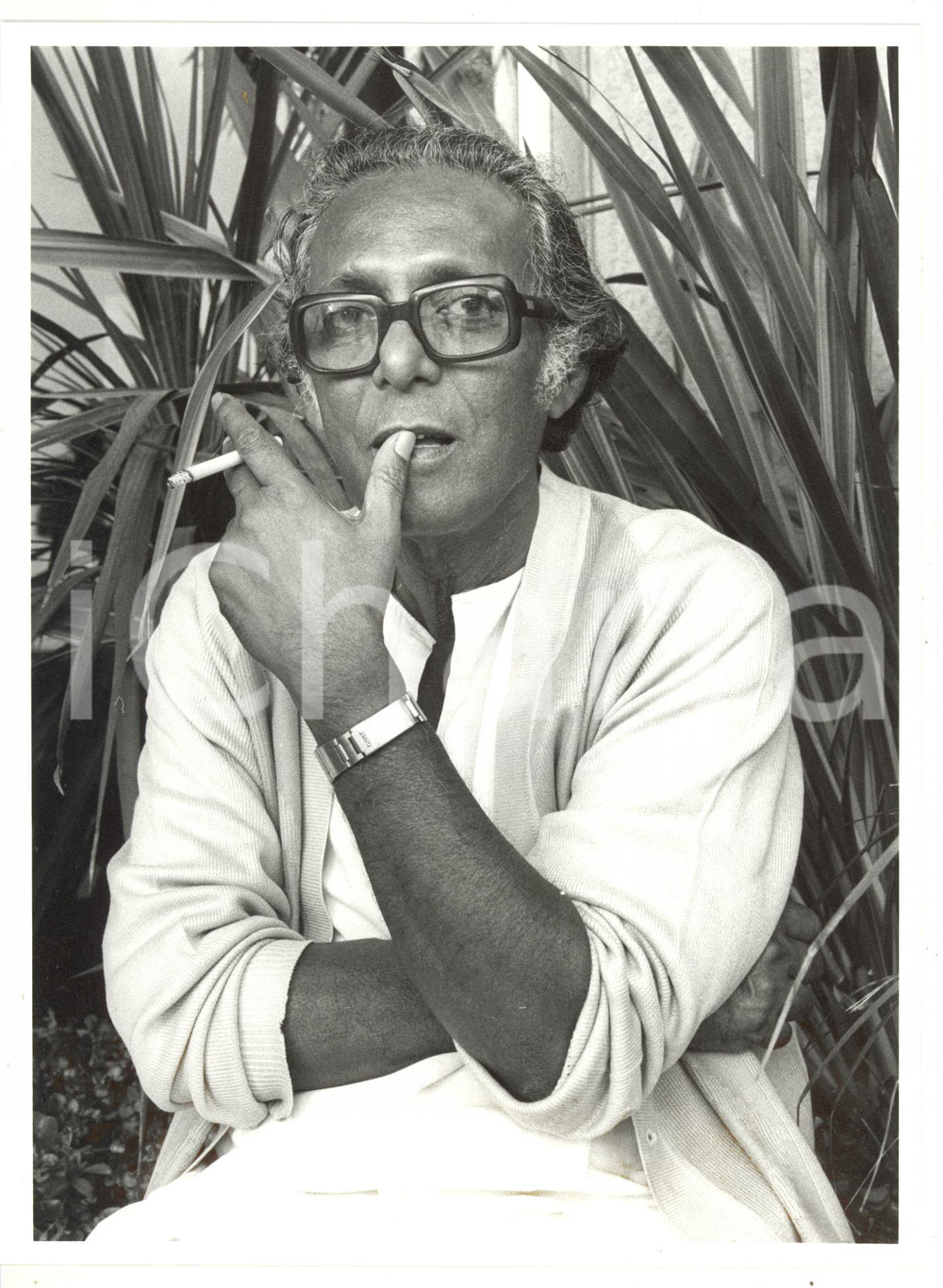 1990 ca CINEMA Regista Mrinal SEN - Ritratto con sigaretta *Foto 18x24 cm