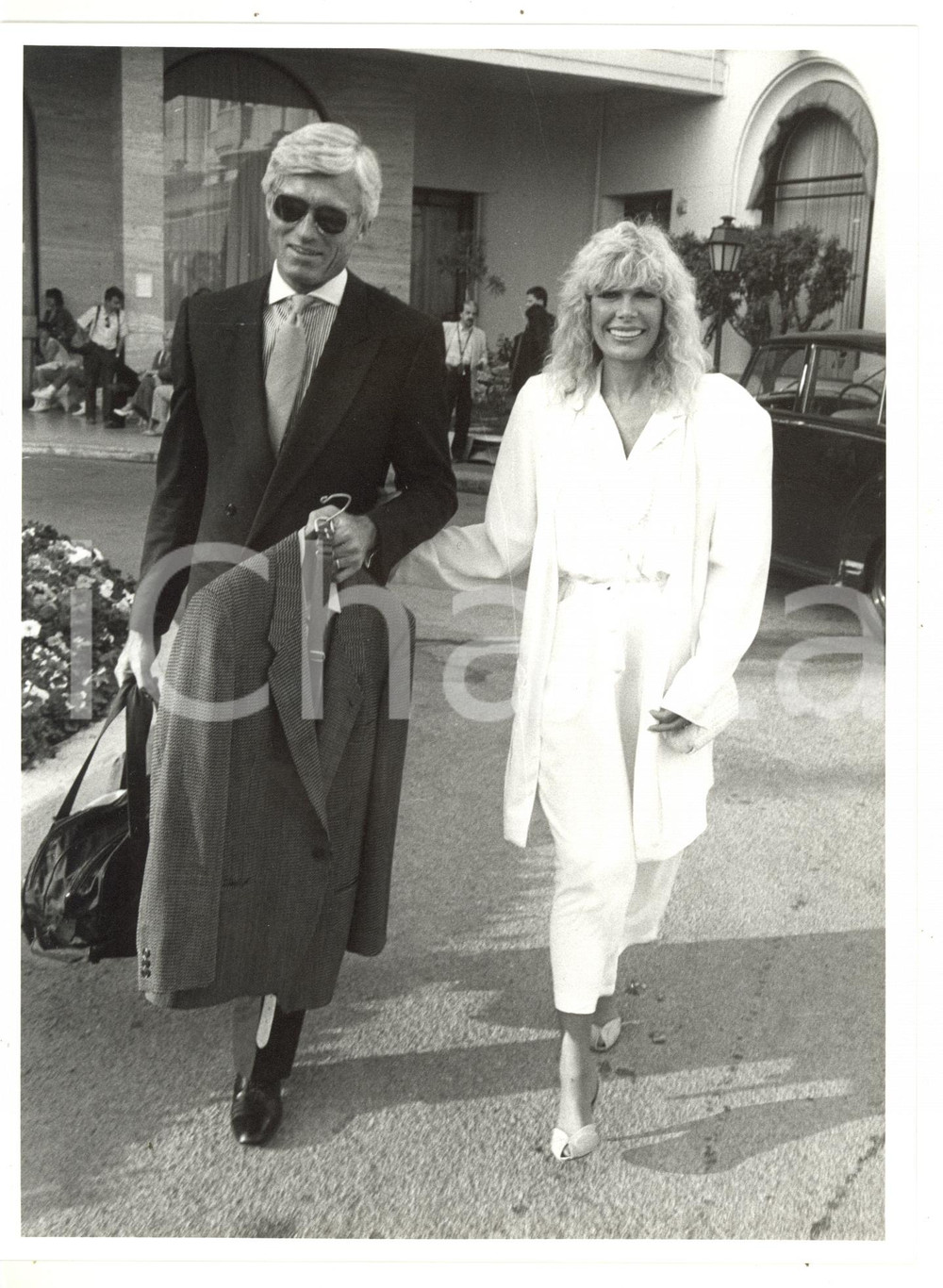 1990 ca CINEMA Loretta SWIT con il marito Dennis HOLAHAN all'arrivo - Foto 18x24
