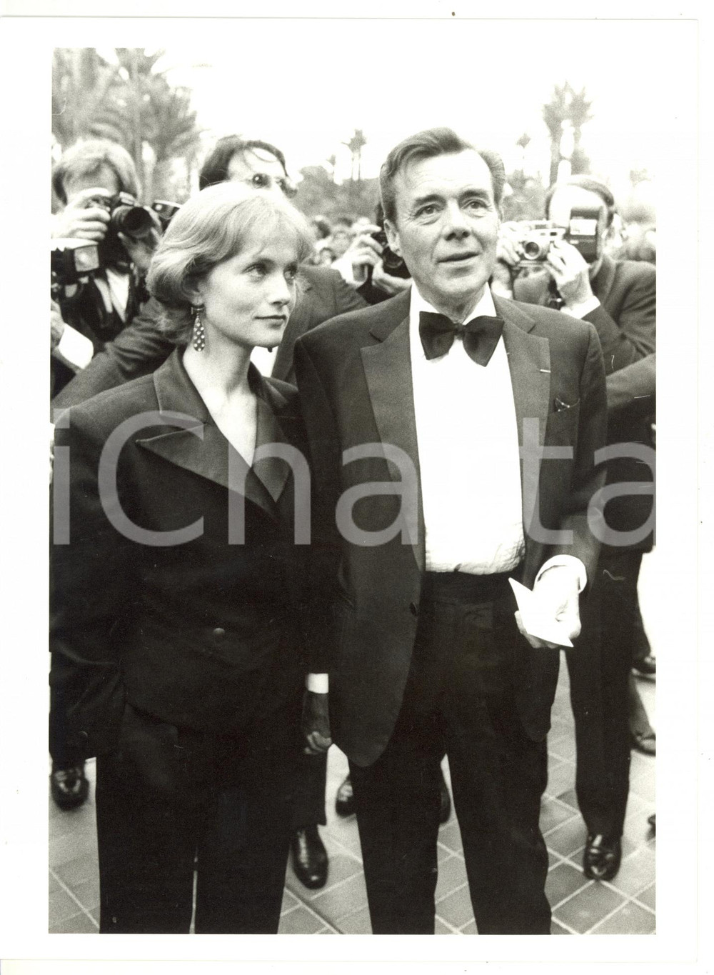 1984 FESTIVAL DI CANNES Dirk BOGARDE e Isabelle HUPPERT tra i paparazzi *Foto