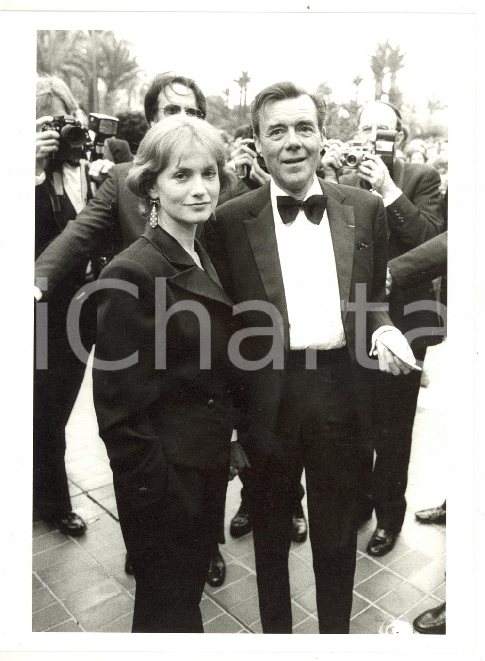 1984 FESTIVAL DI CANNES Dirk BOGARDE e Isabelle HUPPERT tra i paparazzi - Foto