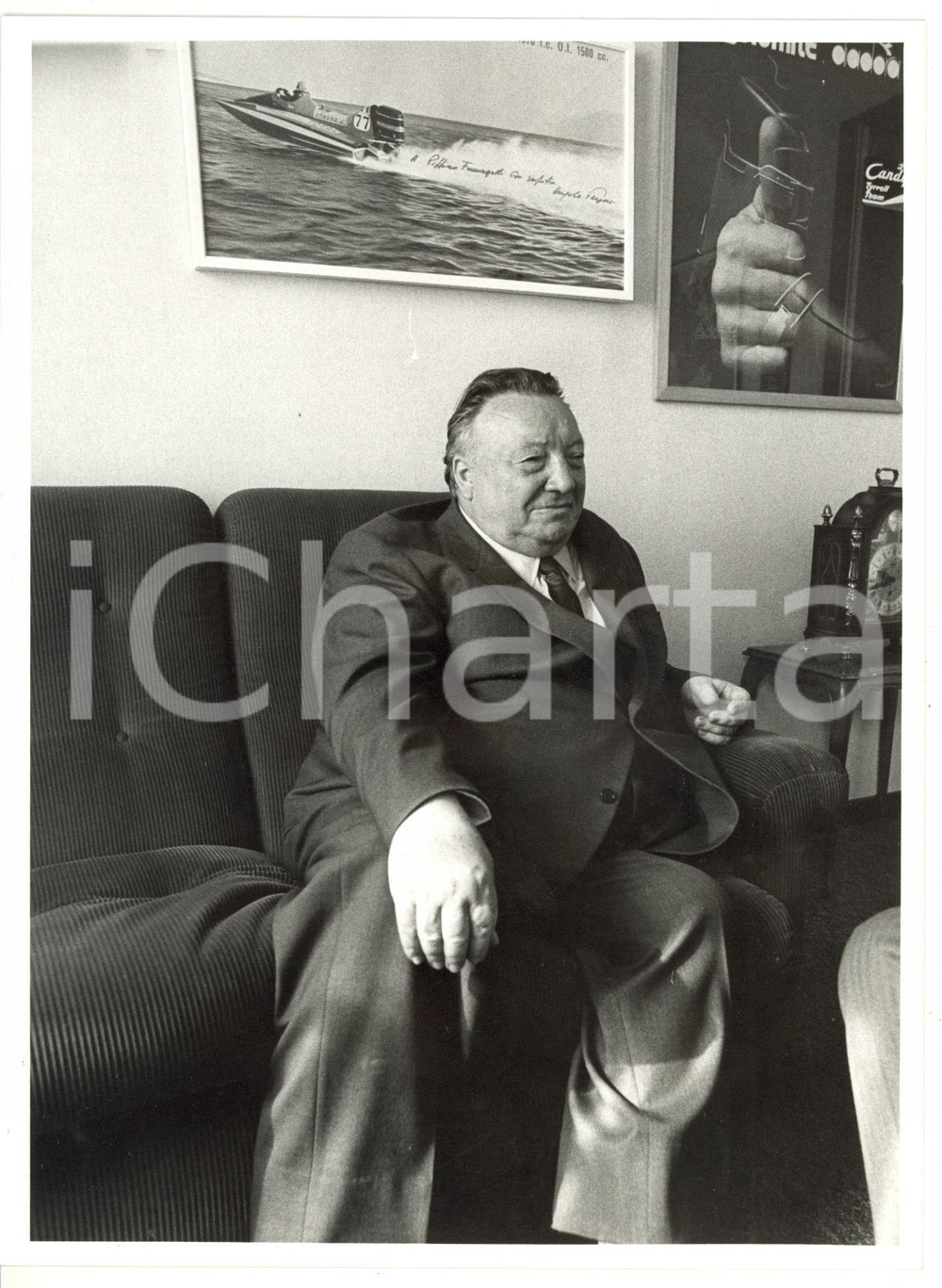 1985 ca MILANO (?) Niso FUMAGALLI nel suo ufficio alla CANDY *Foto 18x24 cm