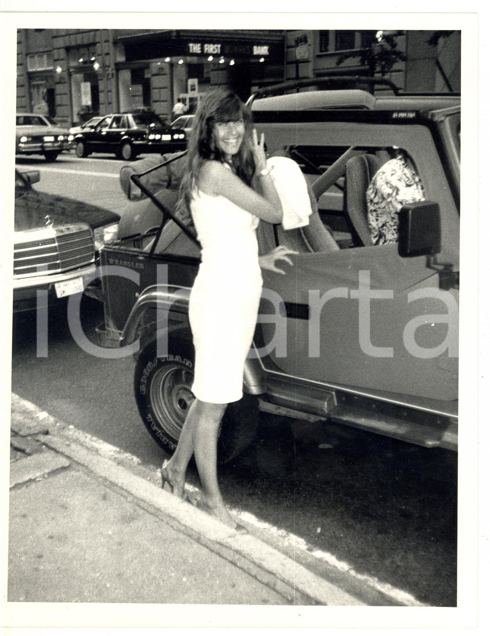 1988 COSTUME Carol ALT sale su JEEP WRANGLER *Foto 18x24 cm
