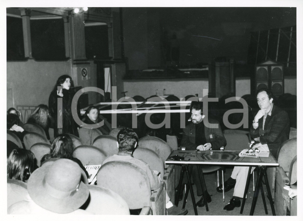 Fotografia d epoca originale 1995 ca FIRENZE Teatro Niccolini  LA CLIZIA Conferenza stampa con Ugo CHITI 1