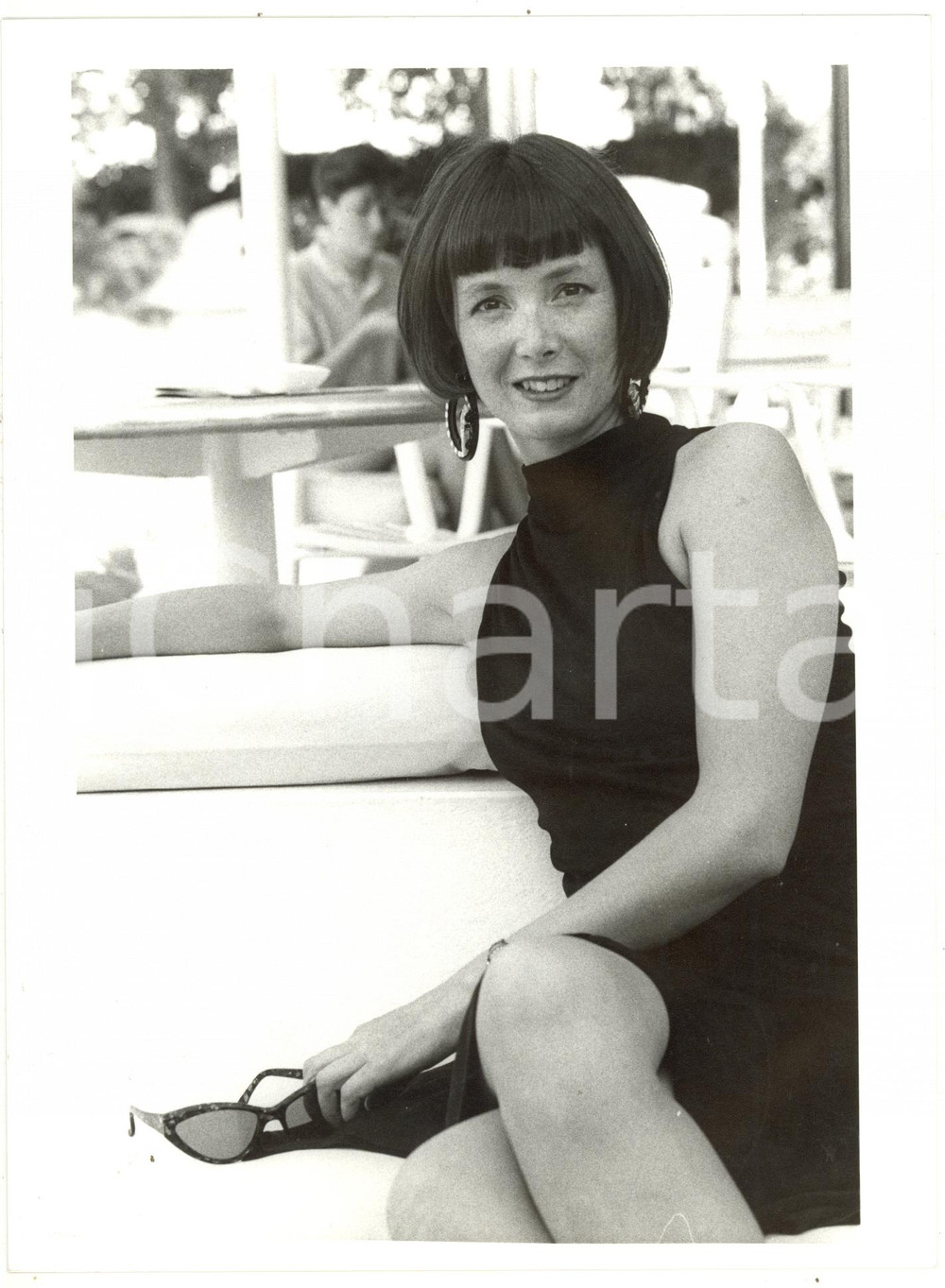 1985 ca CINEMA FRANCE Ritratto di Sabine AZEMA sul divano - Foto 18x24