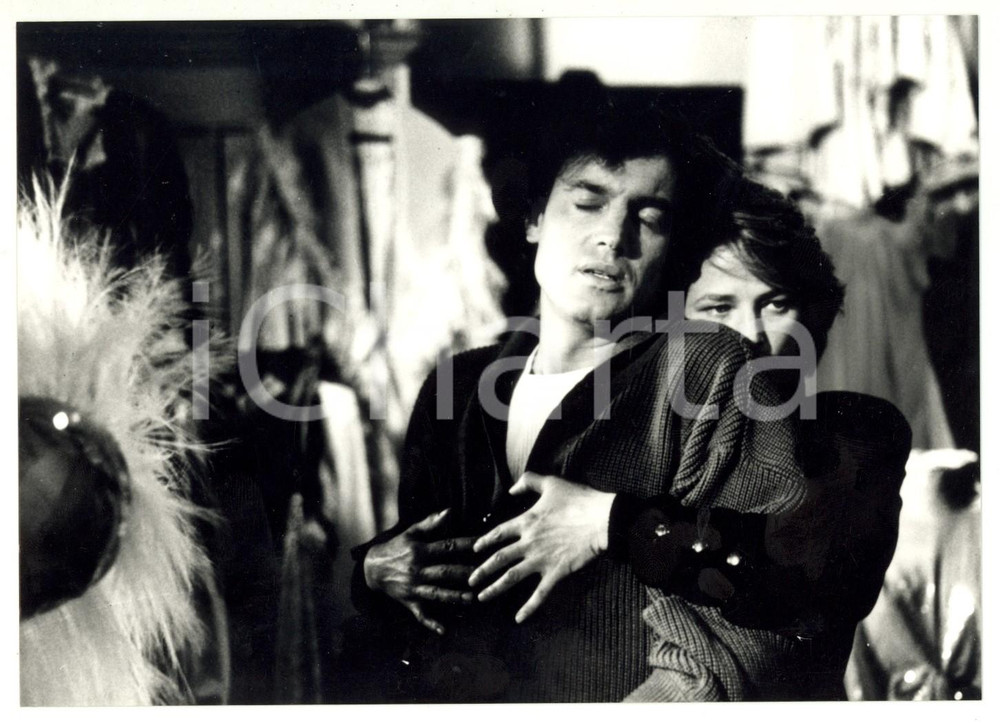1987 CINEMA Film "Mascara" Charlotte RAMPLING Derek DE LINT abbracciati *Foto