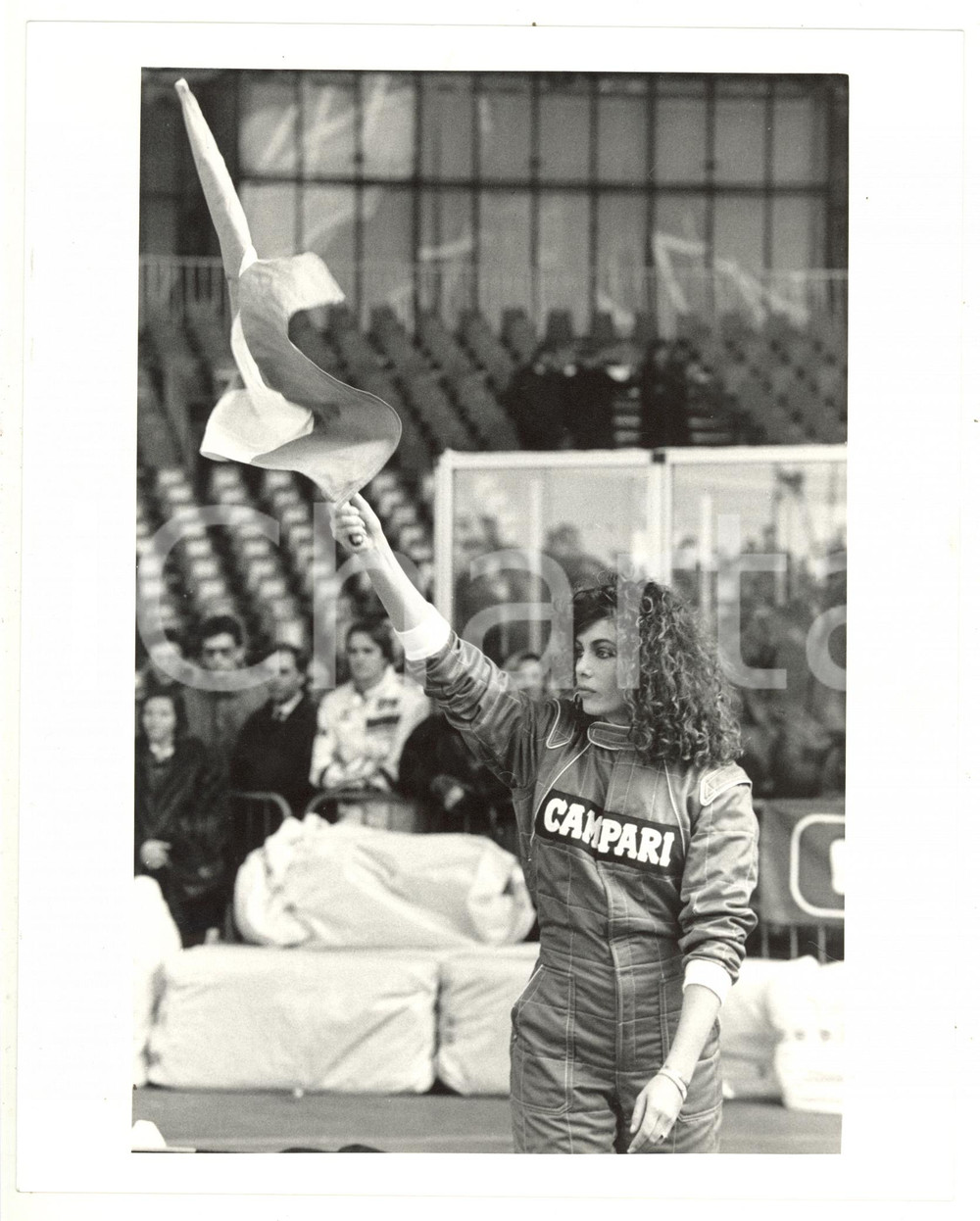 1990 ca COSTUME Kelly LEBROCK dà il via su circuito FORMULA UNO - Foto 18x24 cm 