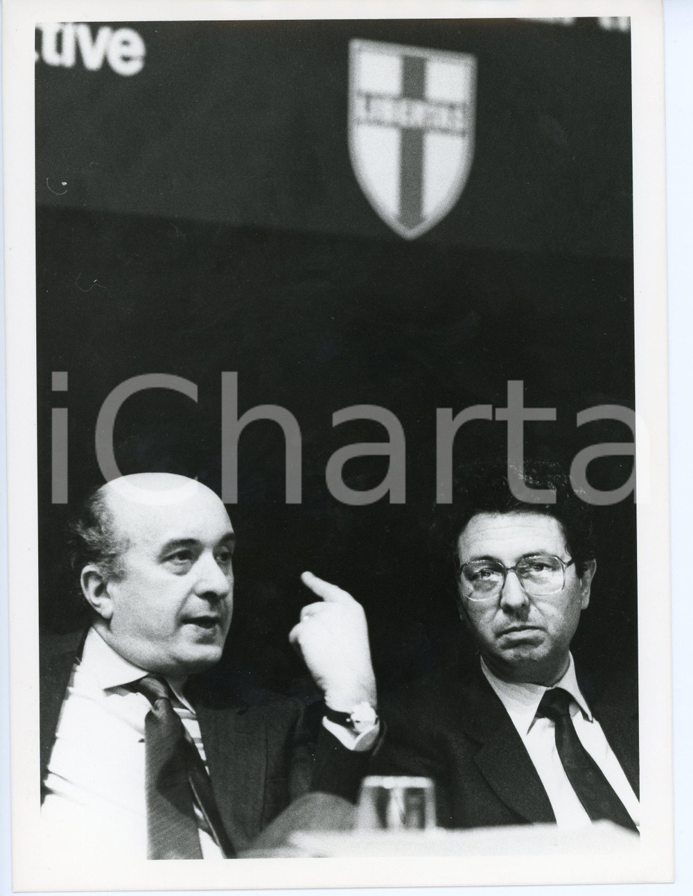 1985 MILANO - DC Ciriaco DE MITA e Roberto MAZZOTTA al tavolo degli oratori