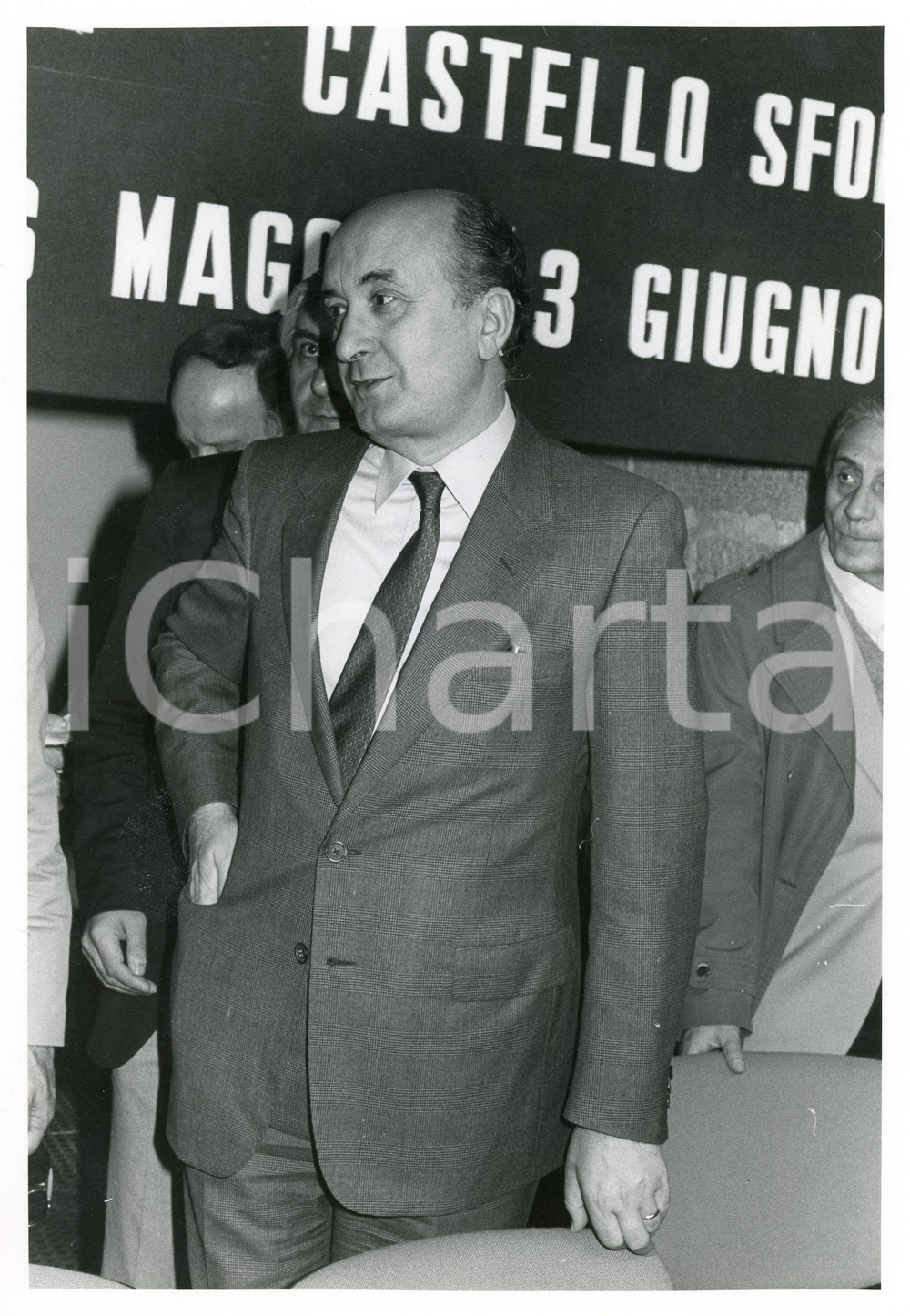 1984 MILANO Castello Sforzesco - DC Ciriaco DE MITA al termine della conferenza