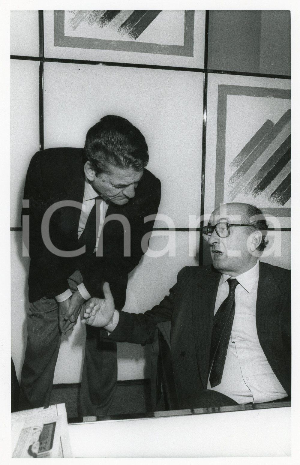 1984 MILANO Congresso DC - Ciriaco DE MITA a colloquio con Mino MARTINAZZOLI