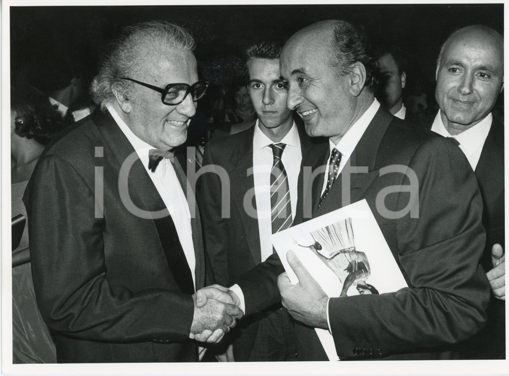 1985 VENEZIA - MOSTRA DEL CINEMA Federico FELLINI Ciriaco DE MITA Foto 24x18 (1)