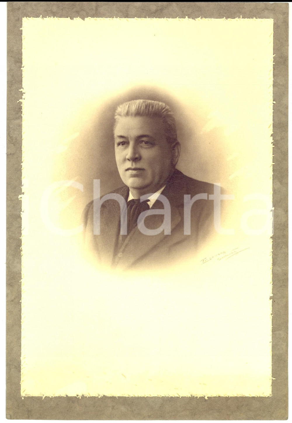 1930 ca GALLARATE Ritratto maschile - Foto studio T. GIOVARA 17x24 con velina