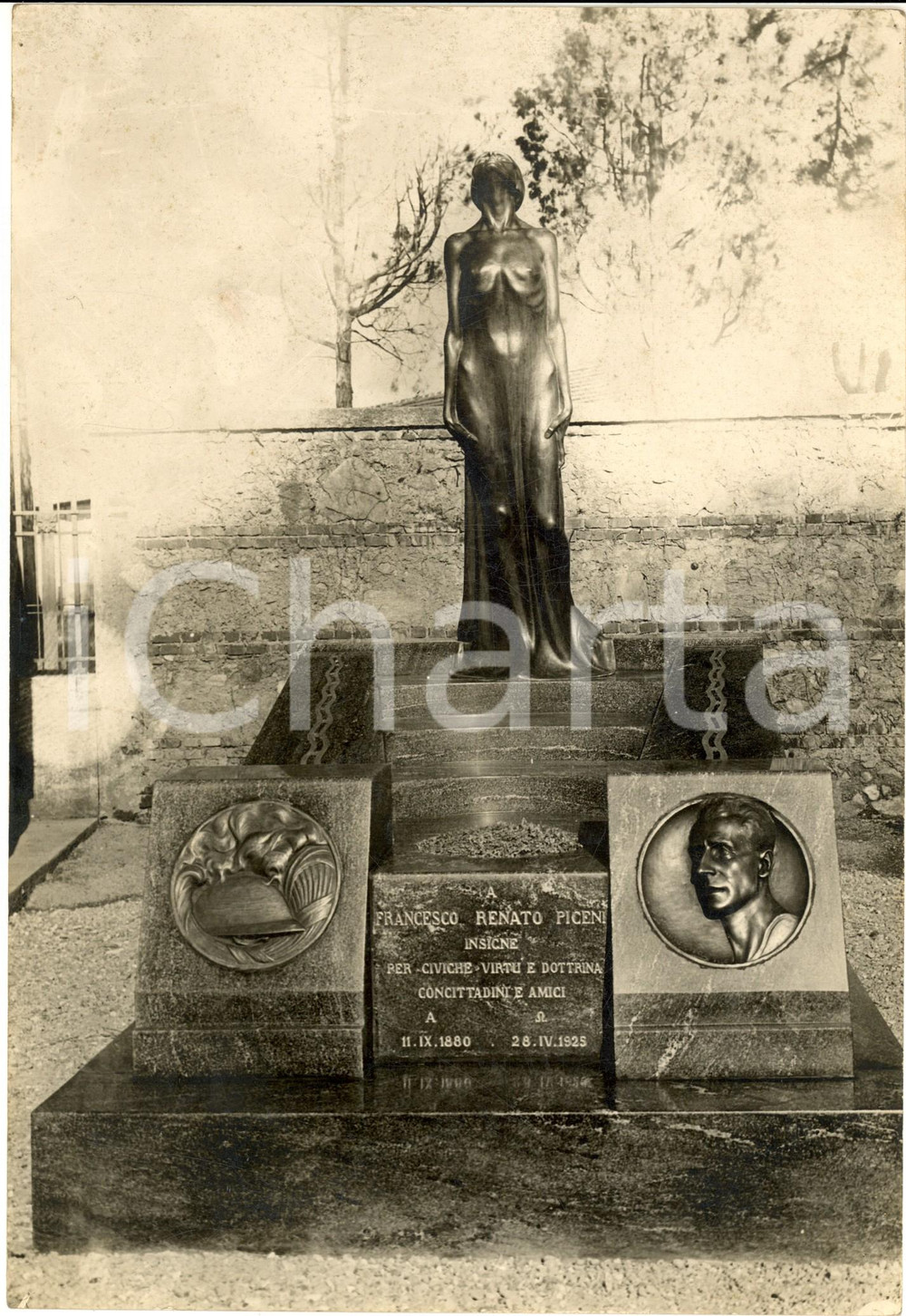 1930 ca GALLARATE Cimitero - Tomba di Francesco Renato PICENI (3) Foto 18x24 Fotografia d'epoca. CONDIZIONI: G   originale e autentica 1