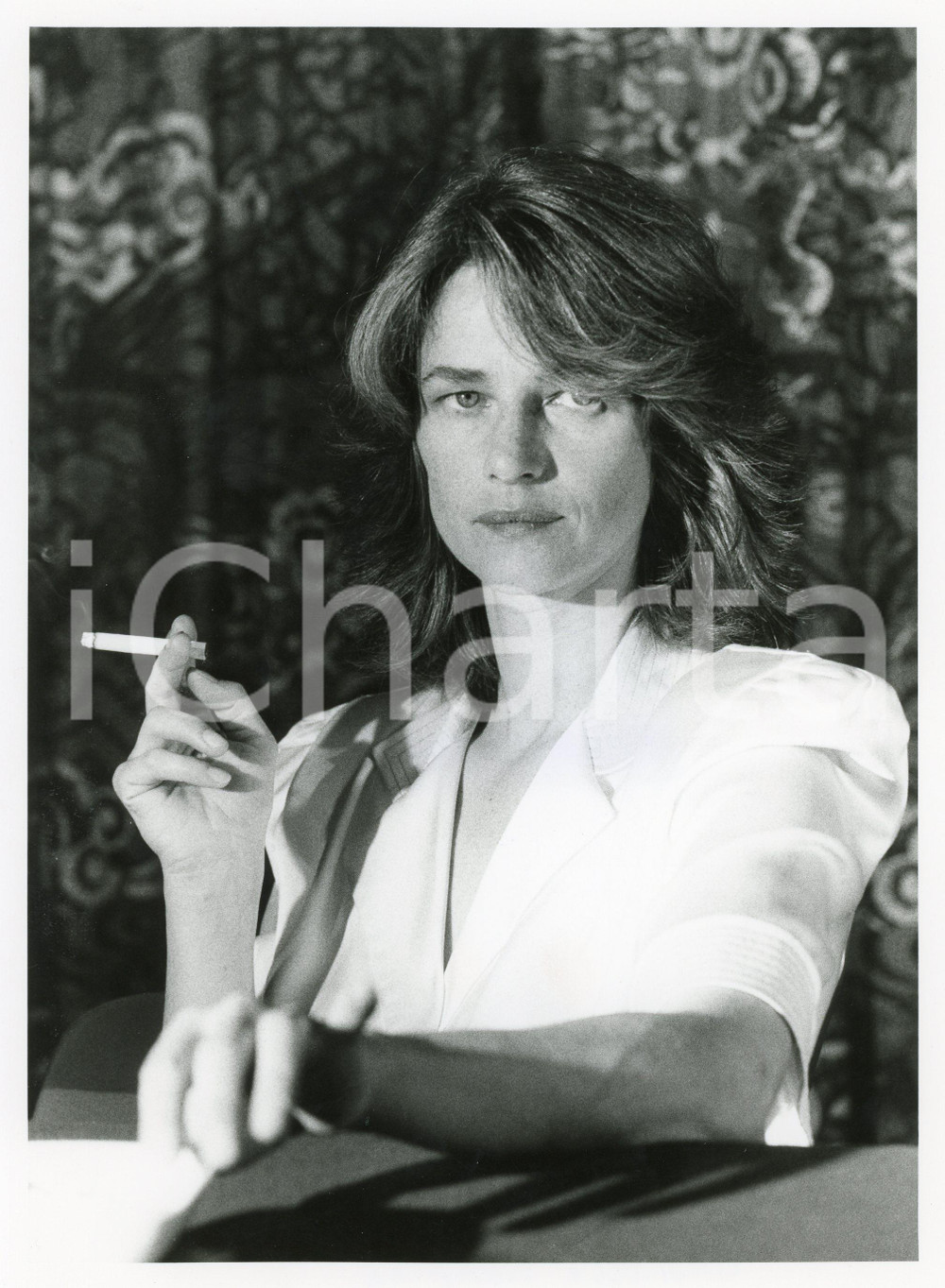 1985 ca VENEZIA - CINEMA Charlotte RAMPLING fuma una sigaretta *Foto 18x24 cm