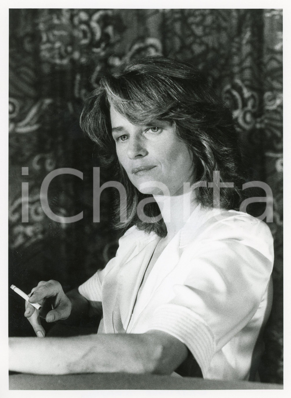1985 ca VENEZIA - CINEMA Charlotte RAMPLING fuma una sigaretta - Foto 18x24 cm