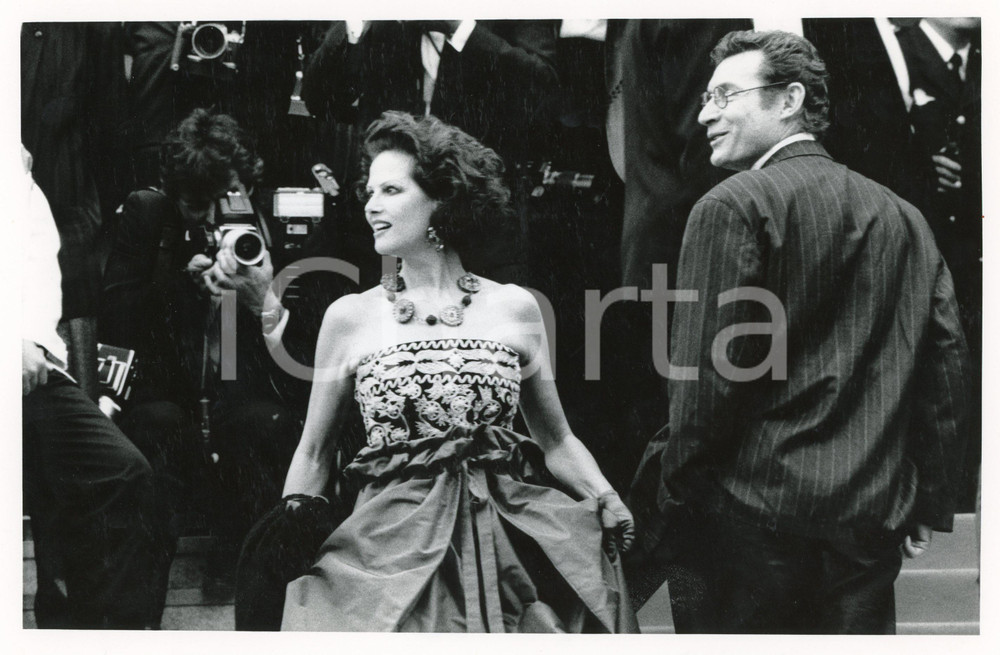 1985 ca CINEMA L'attrice Claudia CARDINALE sul red carpet *Foto VINTAGE 25x20 cm