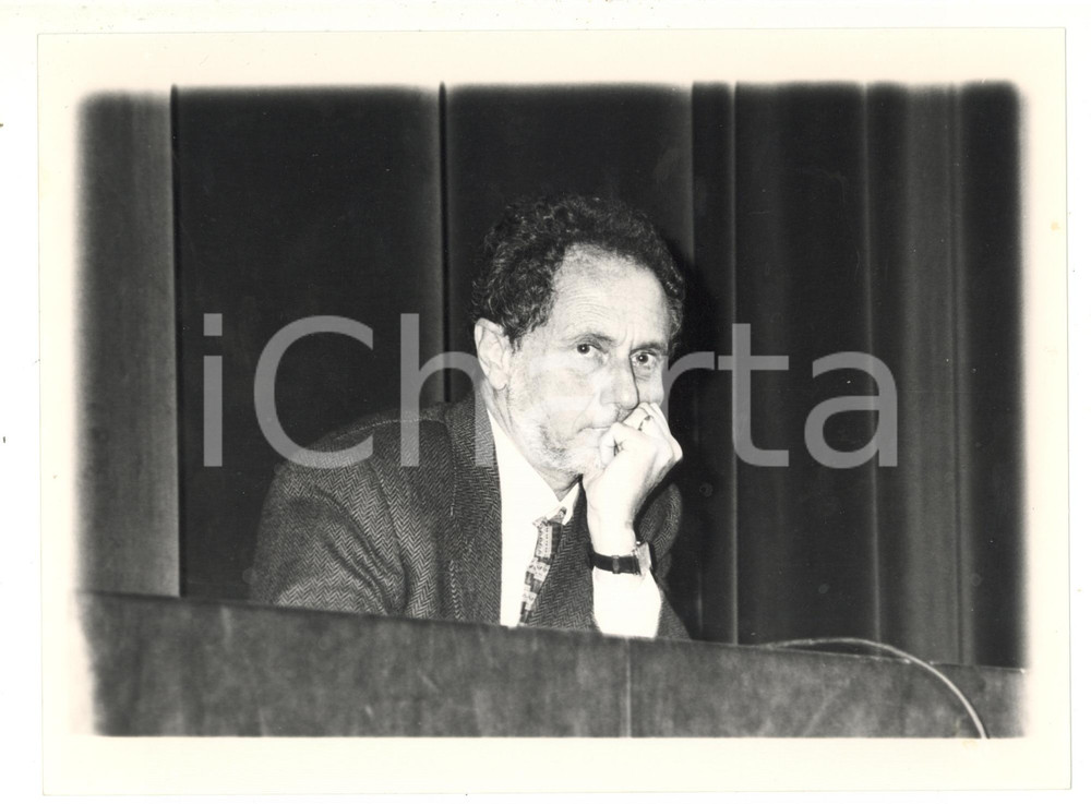 1990 ca  ITALIA Ritratto di Fernando AIUTI a un convegno - Foto 24x18 cm