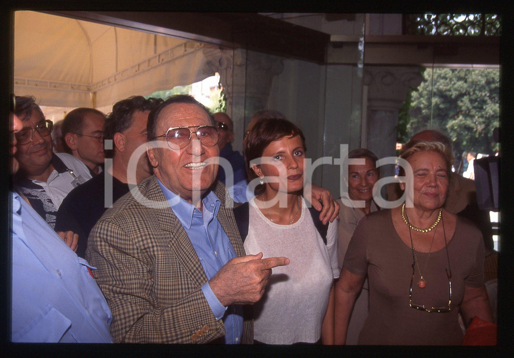 35mm vintage slide* 1995 VENEZIA ALBERTO SORDI con attrice ISABELLA FERRARI (2)