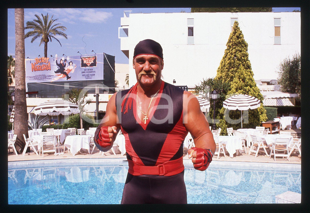 35mm vintage slide* 1992 Wresting HULK HOGAN ritratto a bordo piscina (3)