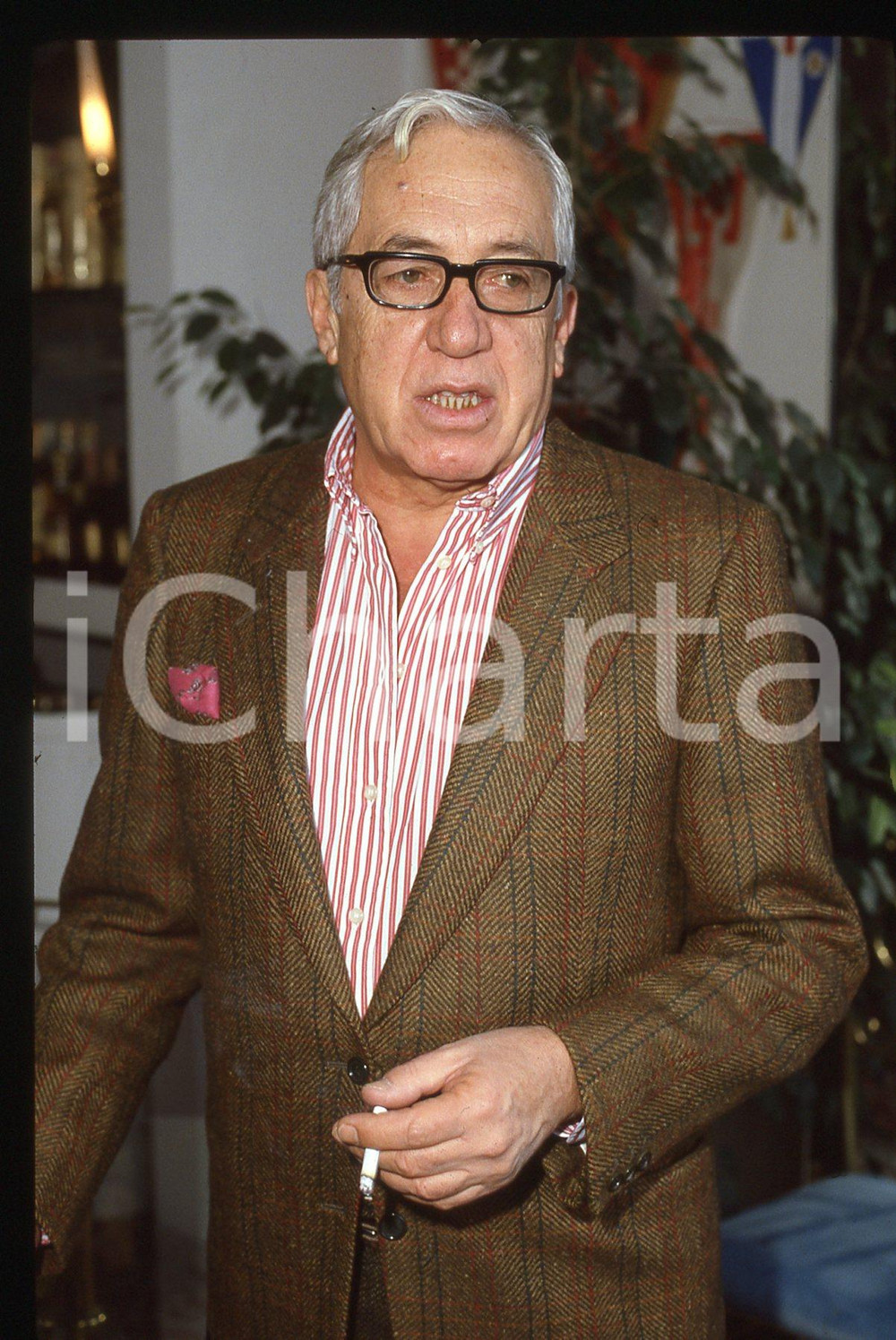 35mm vintage slide*1985ca Teatro Regista GIUSEPPE PATRONI GRIFFI fuma sigaretta