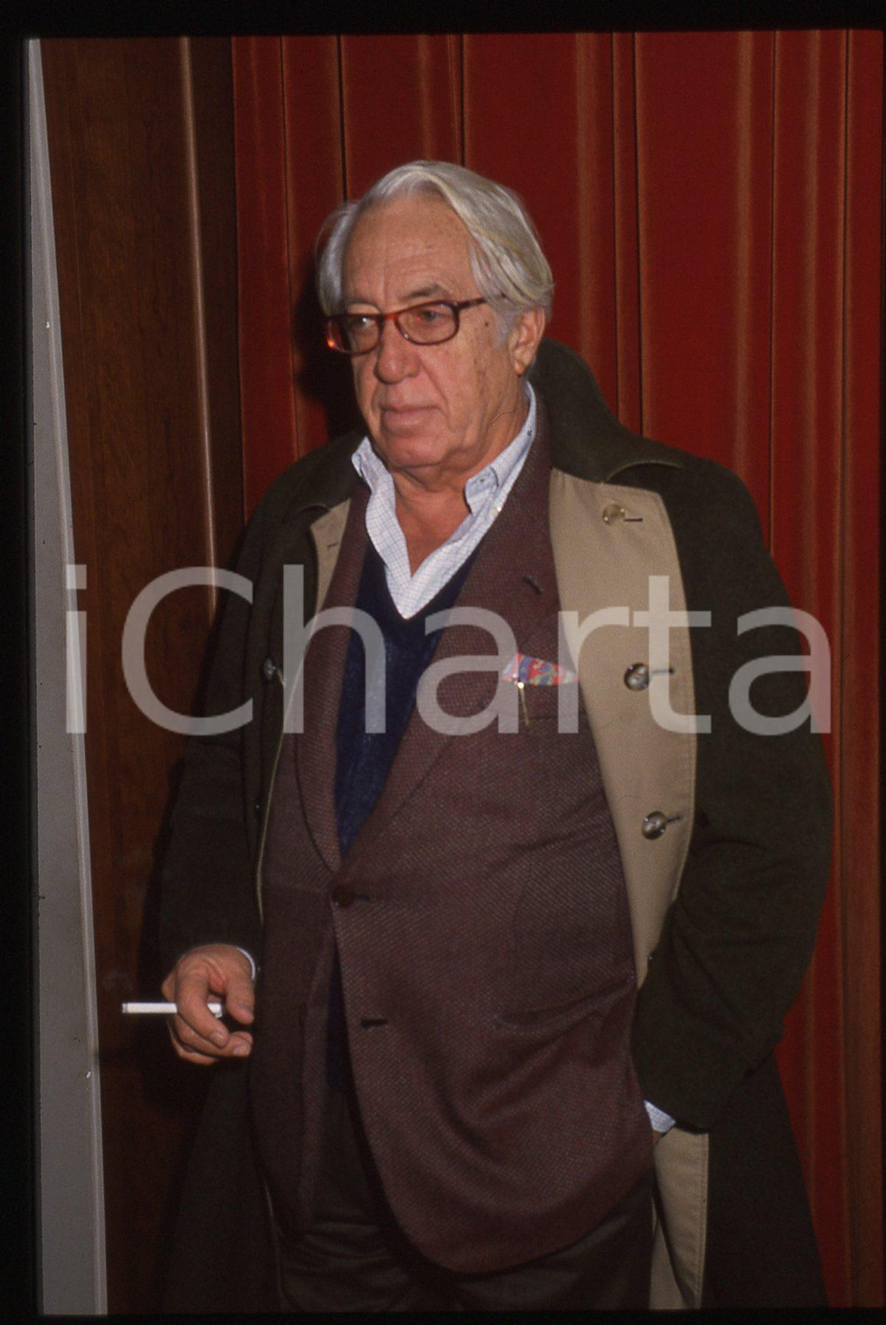 35mm vintage slide* 1990ca Regista GIUSEPPE PATRONI GRIFFI fuma sigaretta (2) 