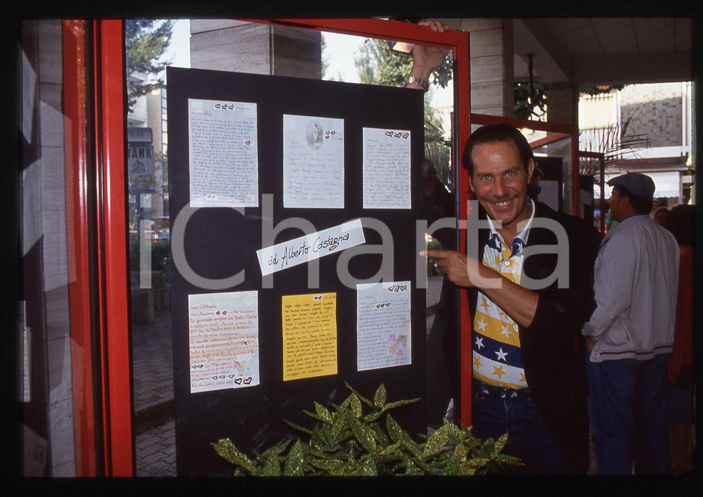 35mm vintage slide*1992 ALBERTO CASTAGNA con lettere ammiratori Fatti Vostri (2)