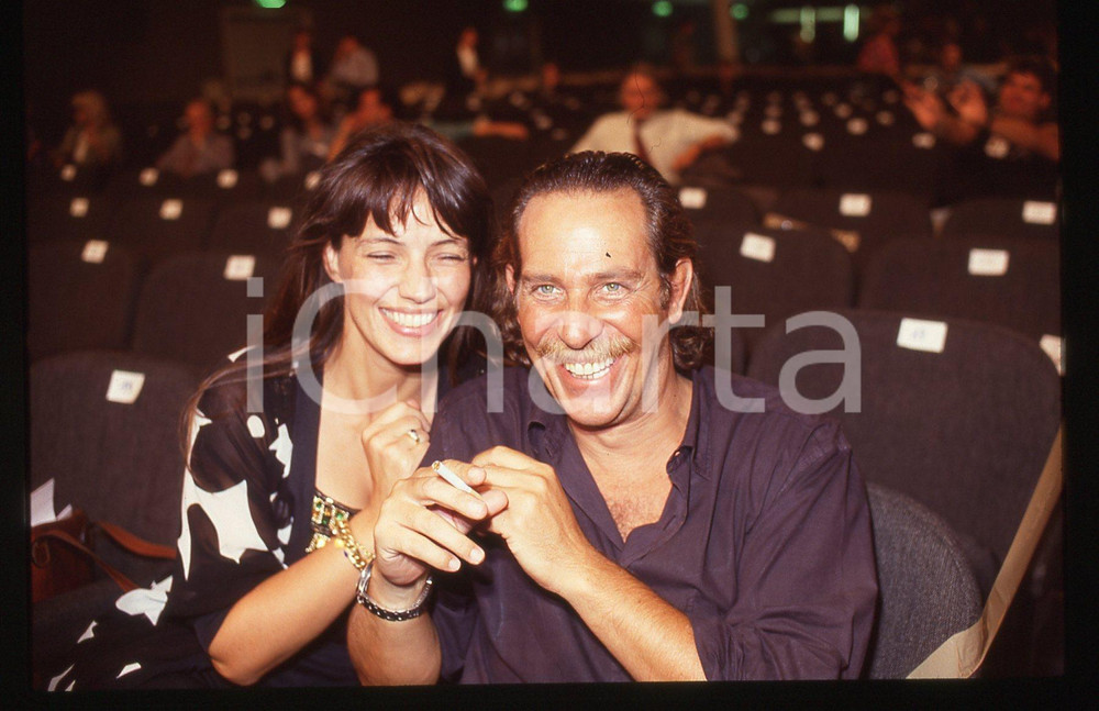 35mm vintage slide* 1995ca ALBERTO CASTAGNA fuma con ELISABETTA GARDINI (6)