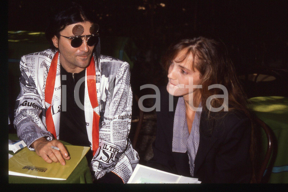 35mm vintage slide*1990ca La Versiliana RENATO ZERO mentre fuma sigaretta (2)