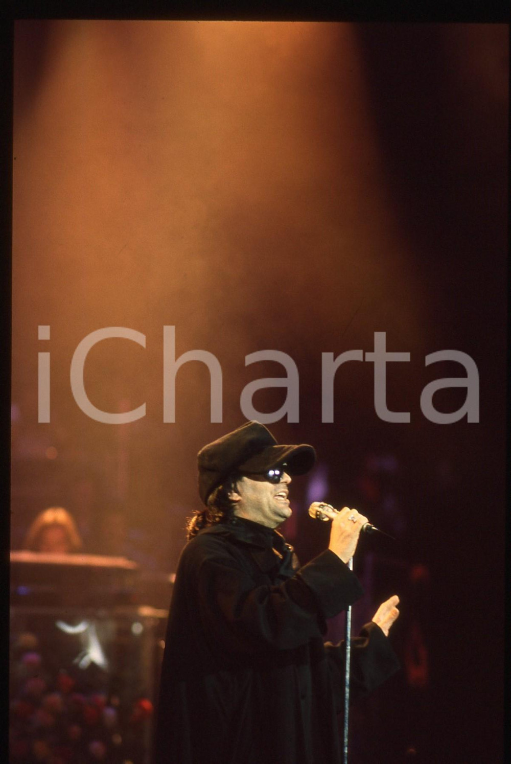 35mm vintage slide* 1990ca Concerto Renato ZERO con occhiali e cappello neri (8)