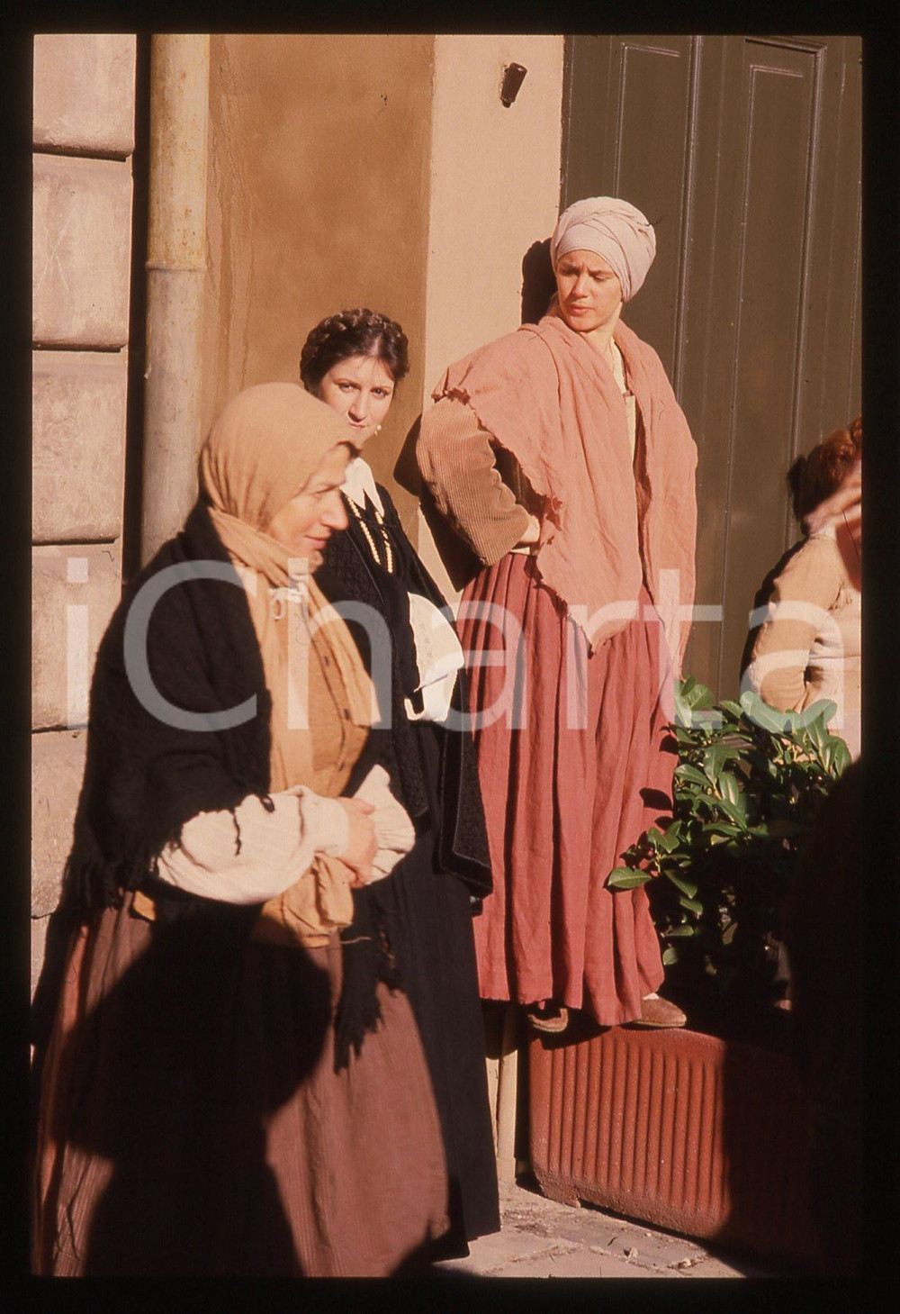 35mm vintage slide* 1989 I promessi Sposi di Salvatore NOCITA donne del popolo