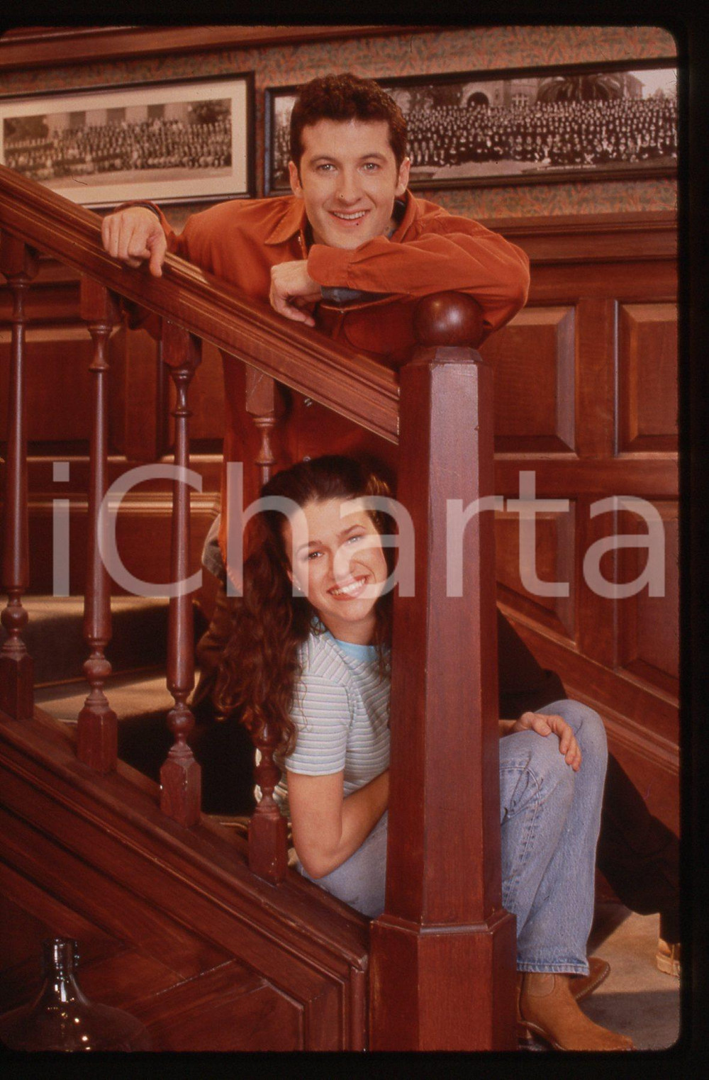 35mm vintage slide* 1996 BOSTON COMMON Anthony CLARK e Hedy BURRESS   Diapositiva d'epoca, in formato 35 mm.CONDIZIONI: GOOD ICharta mette in vendita, sul negozio eBay e in esclusiva sul sito "icharta" il proprio archivio composto da numerose diapositive e negativi fotografici d'epoca, tutti originali e autentici, che attraversano la storia del costume italiano tra gli la fine degli anni Sessanta e Novanta.Si tratta di uno sguardo inedito sull'attualit&agrave;, la politica, la vita quotidiana, il gossip e la cultura, che fotografa il cambiamento della nazione in quest'ultimo scorcio del XX secolo. Un'occasione unica per il mercato del collezionismo, che vede finalmente disponibile un archivio eccezionale per vastit&agrave;, tematiche e condizioni, in un settore (il negativo fotografico e la diapositiva) di assoluta novit&agrave; e dalle interessanti prospettive di investimento.  originale e autentica 1