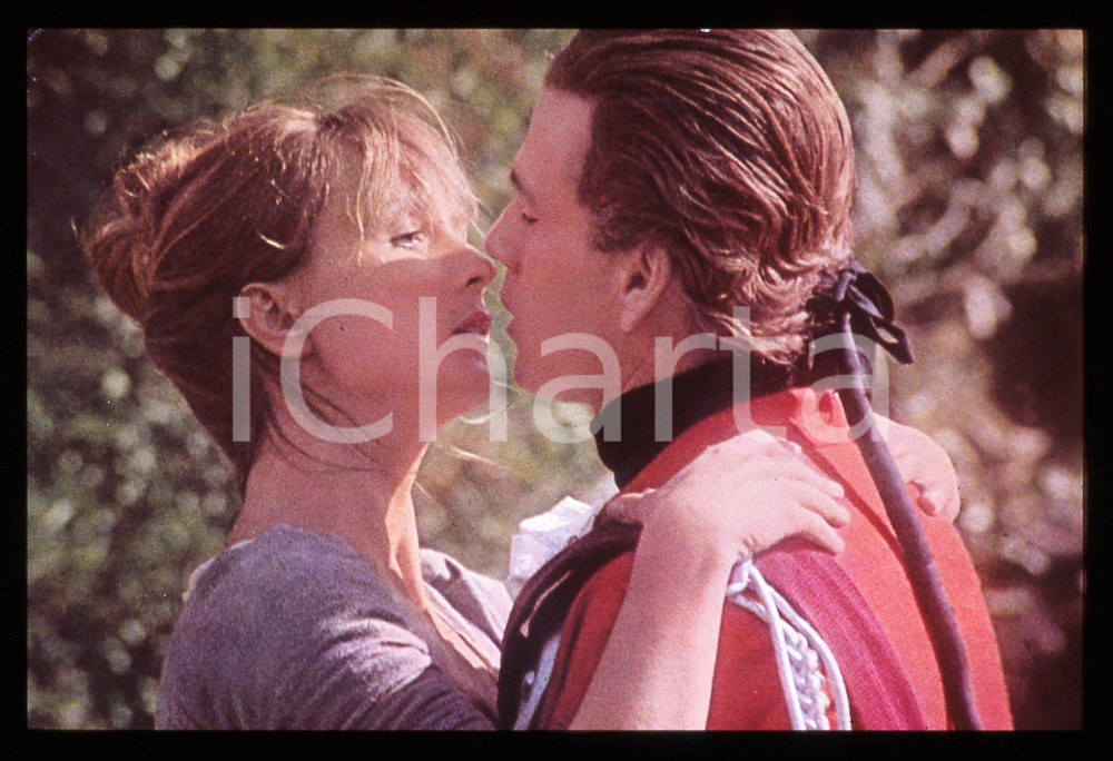 35mm vintage slide* 1975 BARRY LYNDON Ryan O'NEAL - Regia di Stanley KUBRICK   Diapositiva d'epoca, in formato 35 mm. CONDIZIONI: GOODE' severamente vietata la riproduzione. Tutti i diritti sono riservati. ICharta mette in vendita, sul negozio eBay e in esclusiva sul sito "icharta" il proprio archivio composto da numerose diapositive e negativi fotografici d'epoca, tutti originali e autentici, che attraversano la storia del costume italiano tra gli la fine degli anni Sessanta e Novanta.Si tratta di uno sguardo inedito sull'attualit&agrave;, la politica, la vita quotidiana, il gossip e la cultura, che fotografa il cambiamento della nazione in quest'ultimo scorcio del XX secolo. Un'occasione unica per il mercato del collezionismo, che vede finalmente disponibile un archivio eccezionale per vastit&agrave;, tematiche e condizioni, in un settore (il negativo fotografico e la diapositiva) di assoluta novit&agrave; e dalle interessanti prospettive di investimento.  originale e autentica 1