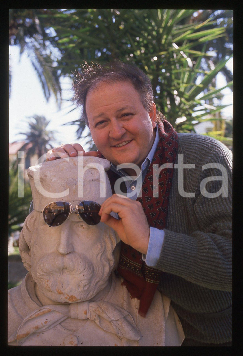 35mm vintage slide*1990ca Massimo BOLDI mette gli occhiali al busto di Garibaldi