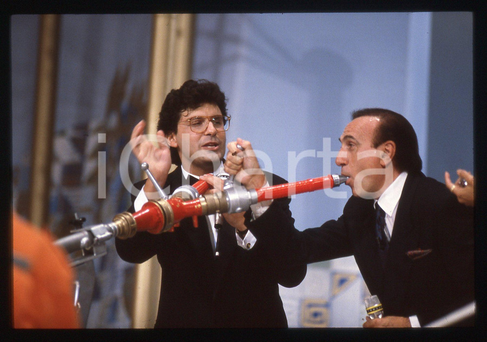 Fotografia d epoca originale 35mm vintage slide1990ca Fabrizio FRIZZI e Pippo BAUDO gag 1
