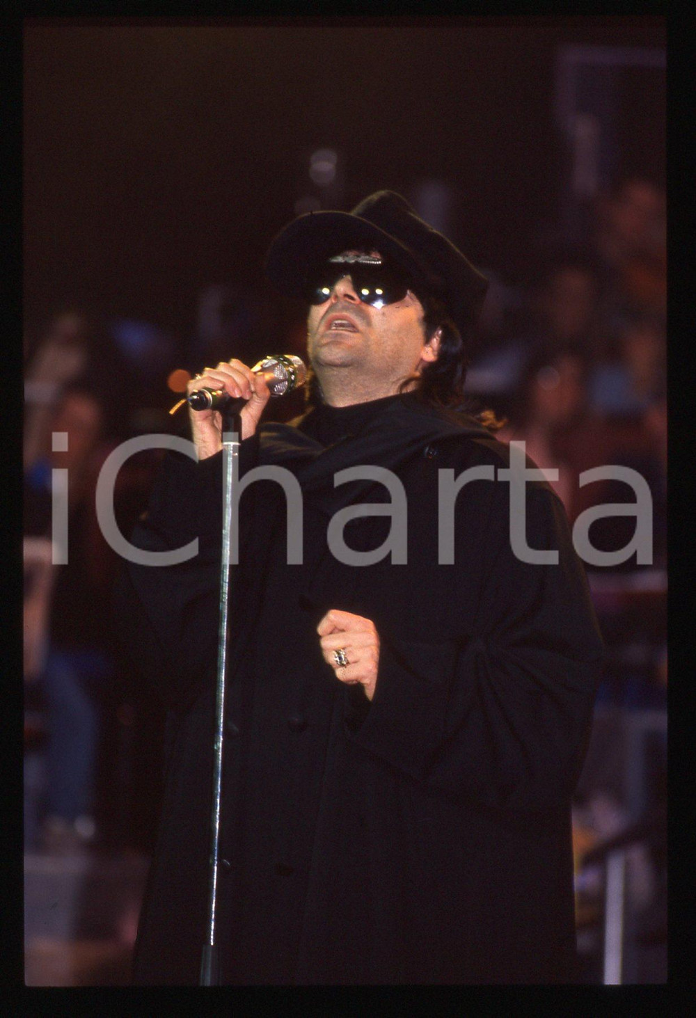 Fotografia d'epoca originale 35mm vintage slide*1990ca Concerto Renato ZERO con occhiali e cappello neri (32) 1