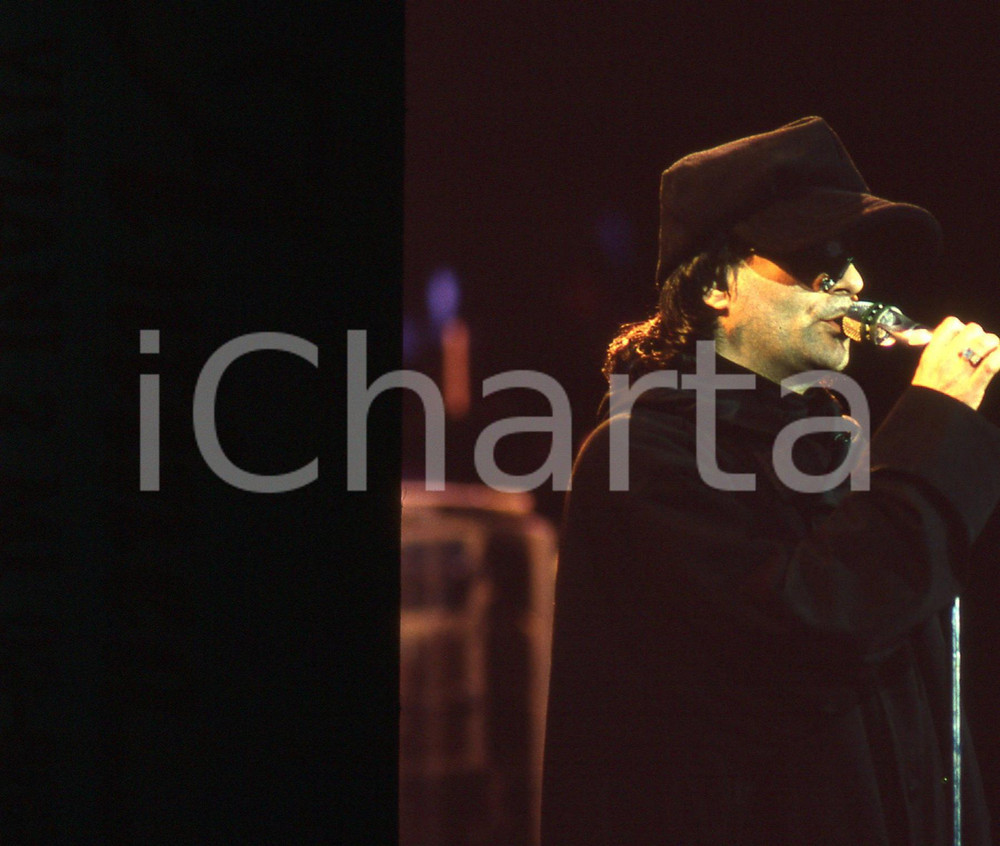35mm vintage slide*1990ca Concerto Renato ZERO con occhiali e cappello neri (37)