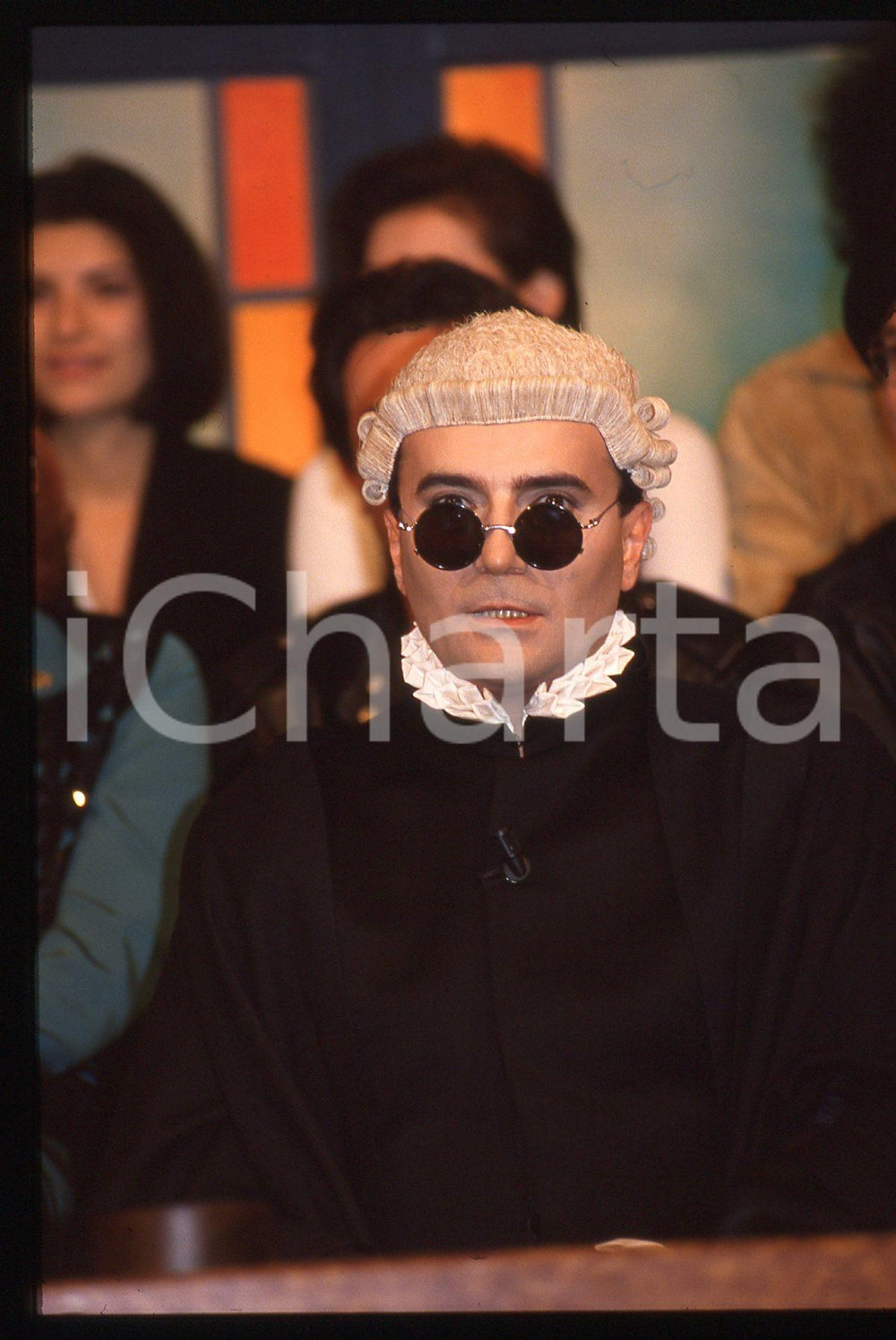 Fotografia d epoca originale 35mm vintage slide 1990ca Renato ZERO con toga e parrucca 5 1