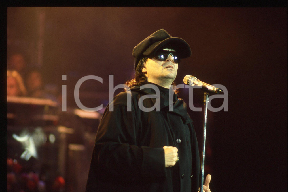 Fotografia d epoca originale 35mm vintage slide1990ca Concerto Renato ZERO con occhiali e cappello neri 44 1