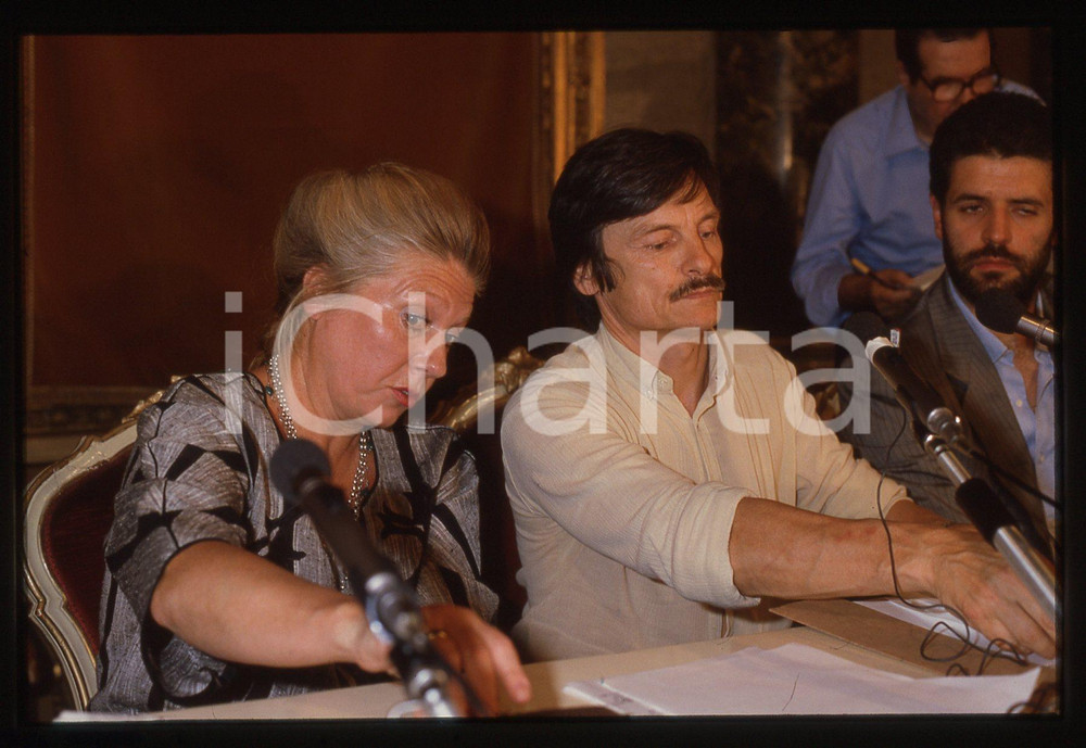Fotografia d epoca originale 35mm vintage slide 1984 Milano Andrej TARKOVSKIJ  e Larisa Egorkina EGORKINA 1