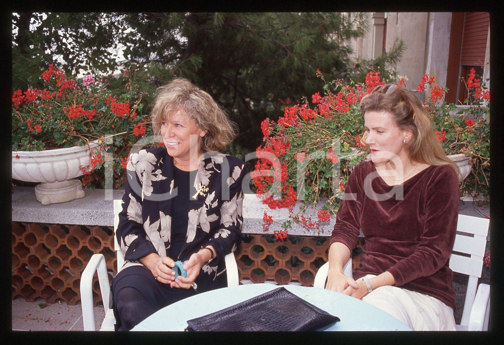 35mm vintage slide* 1985ca Barbara SUKOWA con regista Margarethe VON TROTTA (3)