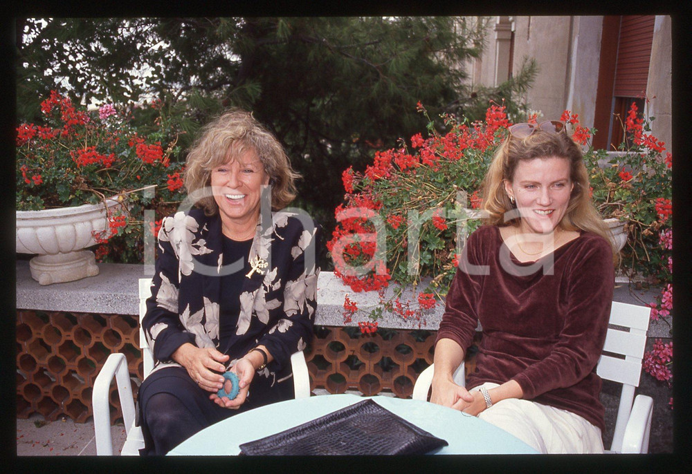 35mm vintage slide* 1985ca Barbara SUKOWA con regista Margarethe VON TROTTA (4)