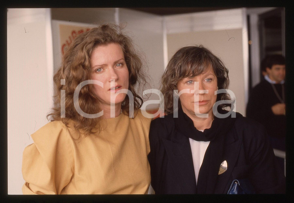 35mm vintage slide* 1986 Barbara SUKOWA con regista Margarethe VON TROTTA (7)