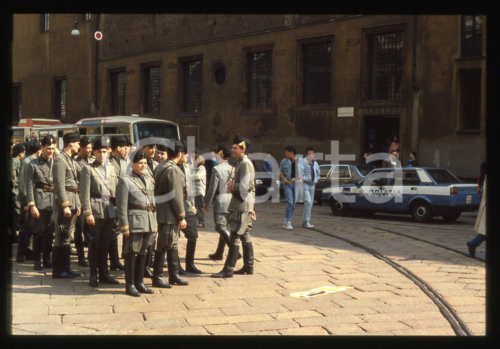 35mm vintage slide* 1988 MILANO Miss Arizona di Pal SANDOR soldati sul set